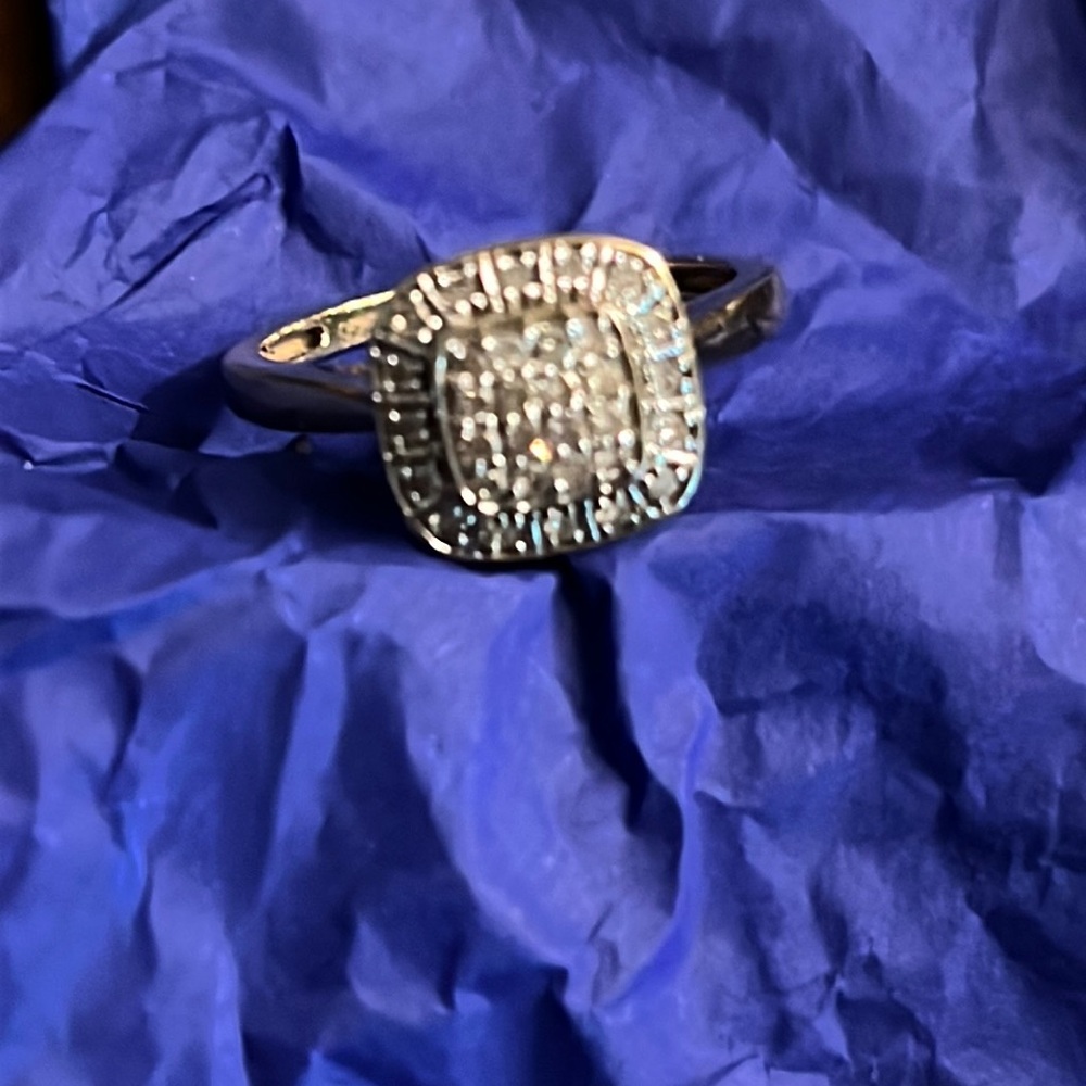 Stunning diamond ring